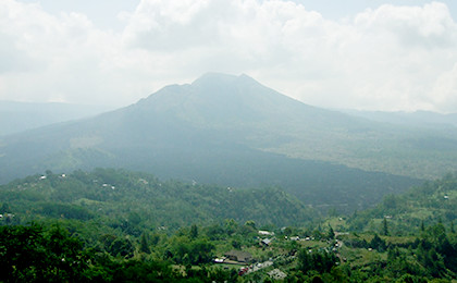 「バリアラビカ“神山”」は、インドネシアのバツール山山腹に位置しています。
