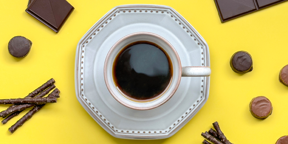 ���ʂȐ��@�ɂ���Ĉ��������ꂽ�Â݂ƁA�`���R���[�g�̂悤�ȍ�������y���݂�������